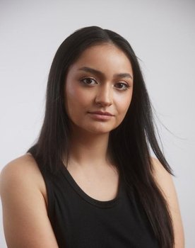 Catalina Ríos as Dina