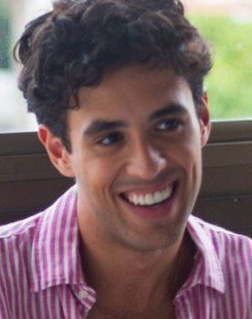 João Victor Campelo as Bruno