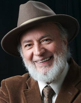 Humberto Dorado as Padre Bueno