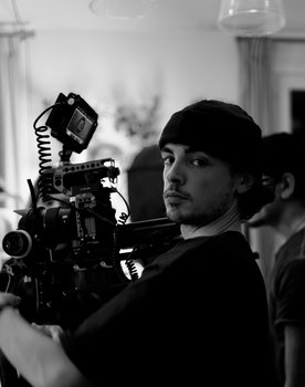 Louis Vignes as Homme 1