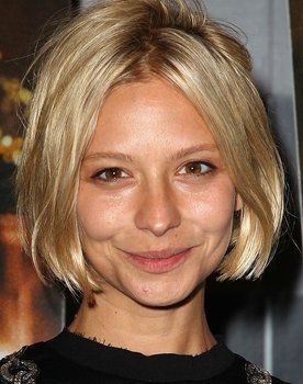 Annabelle Dexter-Jones as Melanie