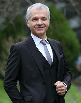 Berkant Müftüler as Sinan