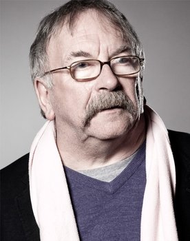 Sam Kelly as Grandad