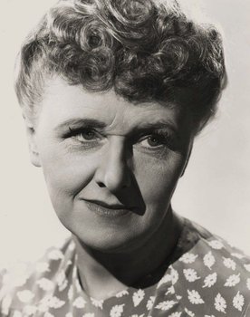 Elisabeth Risdon as Aunt Hattie Drake