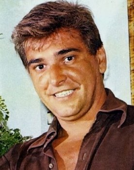 Carlos Eduardo Dolabella as Paulino