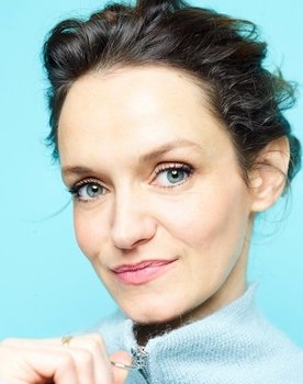 Céline Esperin as Nightclub hostess