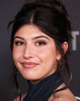 Sunny Sandler as Vienna