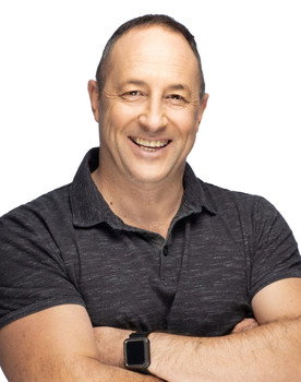 Dirk Stoltz as Andre