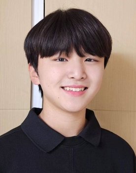 Yoo Joo-won as Lee Kyoo Sun (young)