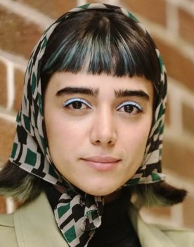 Melika Pazouki as Young Girl in the Park