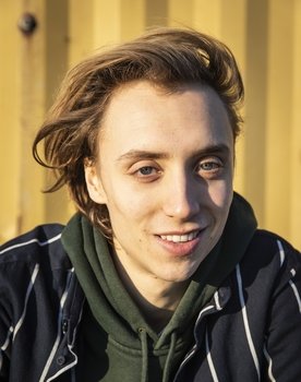 Nils Verkooijen as Nils