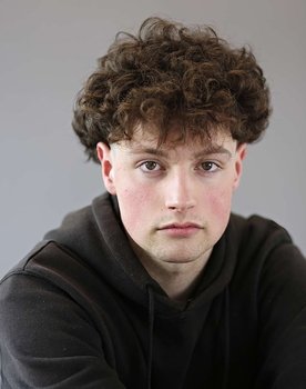 Bradley Milligan as Robert Mulby