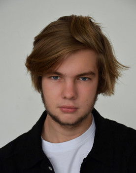 Maxim Arnautov as хулиган