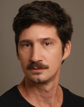 Higor Campagnaro as Antonio (adulto)