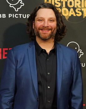 Avery Pearson as Taylor