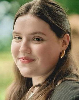 Aimee Weber as Doo Ottink