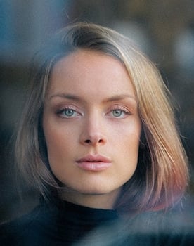 Rachel Skarsten as Claire Champion
