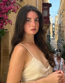 Bárbara Mª Domínguez as Olivia