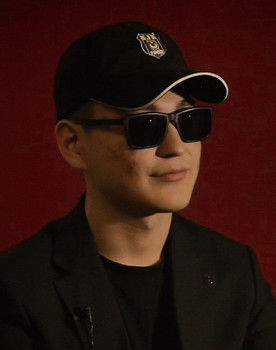 Kaisar Bekeshev as Димаш/Друг Димаша