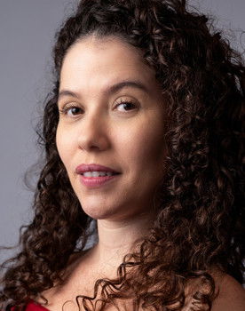 Renata Leite as Paula