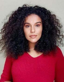 Karolina Lopes as Gestora