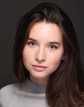 Kateryna Belinska as Zina