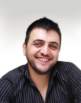 Şinasi Yurtsever as Seyfi
