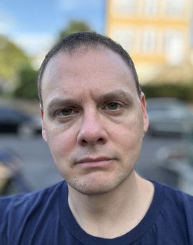 Mike Dopazo as Randy