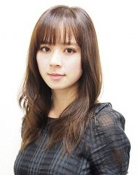 Mio Kato as Shiho at the age of 17
