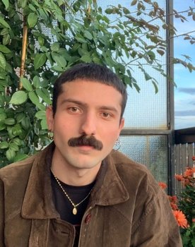 Pedro Lopes Brandine as Pai