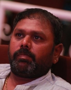 Adho Andha Paravai Pola