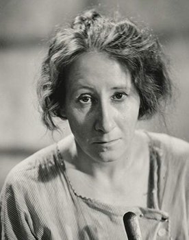 Adele Watson as Henriette