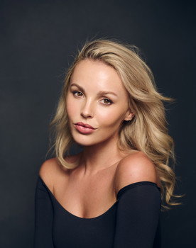 Betsy Blue-English