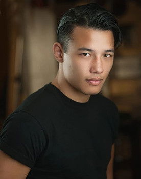 Dan Ginnane as Wallace