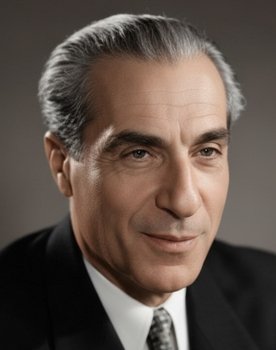 Refik Kemal Arduman as Köylü