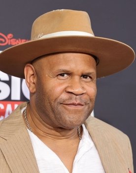 Rondell Sheridan as Victor Baxter