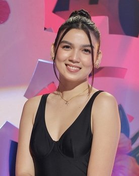 Haley Dizon as Carla's Friend