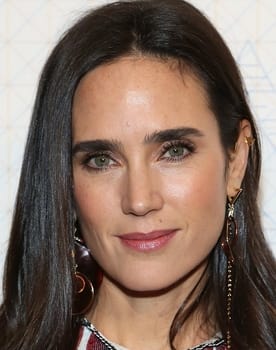 Jennifer Connelly as Emma Murdoch