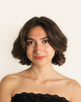Pietra Mihok as Vitória