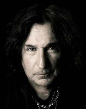 Tony Borg as Guitar