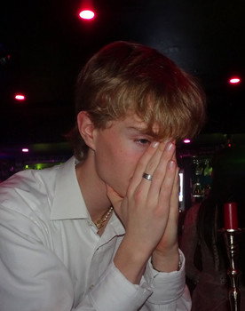 Simon Smulders as Lars