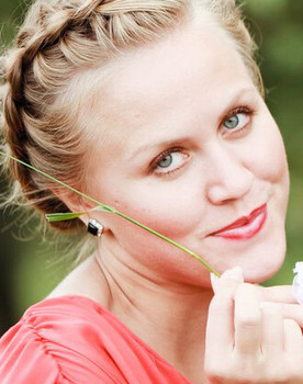 Yekaterina Kolesnik as Марина Макаренко