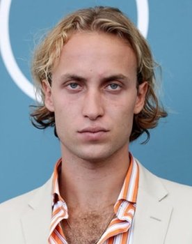 Olmo Schnabel as Zack