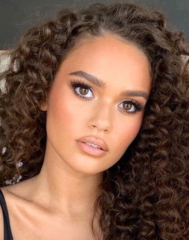 Madison Pettis as Hannah