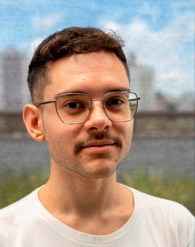 Paulo Soares as Prostituta