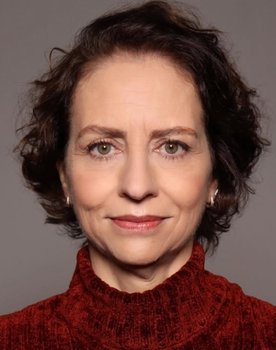 Mari Levy as Célia