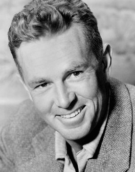 Sterling Hayden as Capt. Russ Edwards