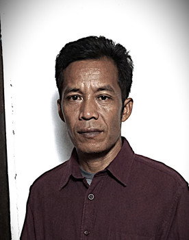 Andreas Sarjono as Pak Andra
