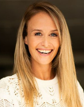 Émilie Fecteau as Régine