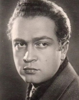 Vladimir Soshalsky as Ayarov